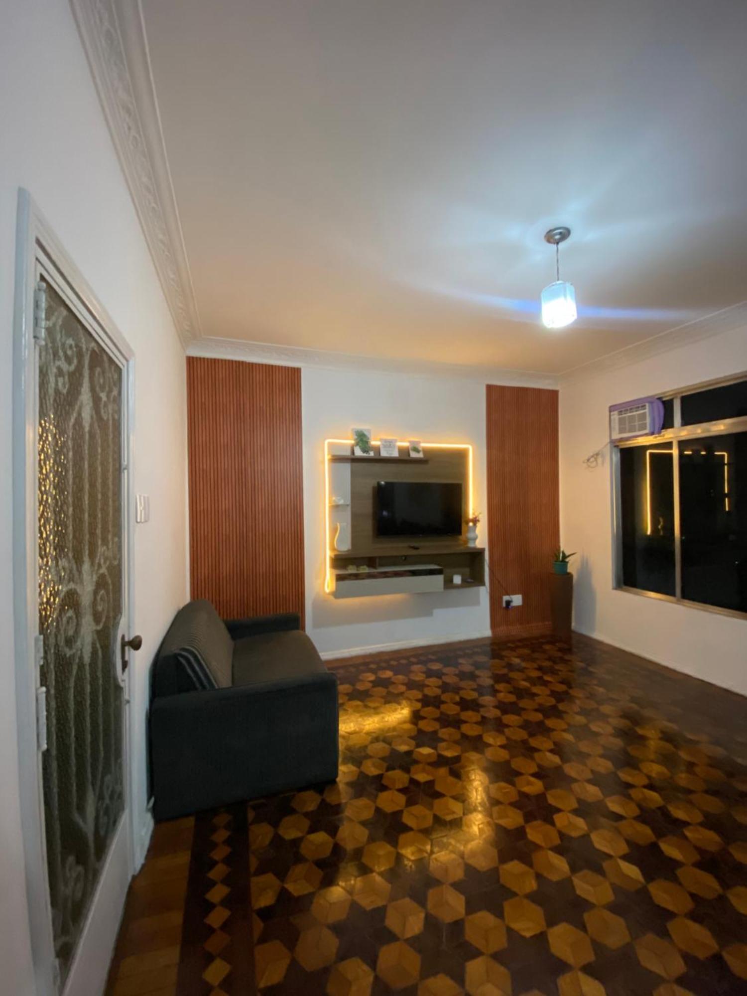 Apartamento Espacoso E Bem Localizado Em Copanema Apartamento